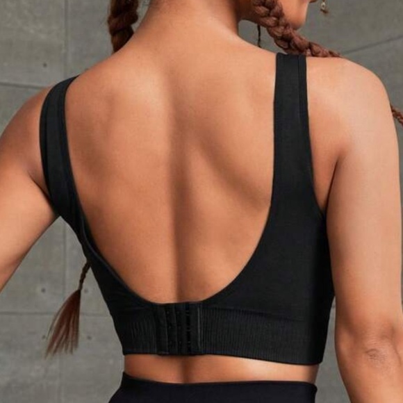 New Seamless Black Bralette/Sports Bra size L - Picture 6 of 6